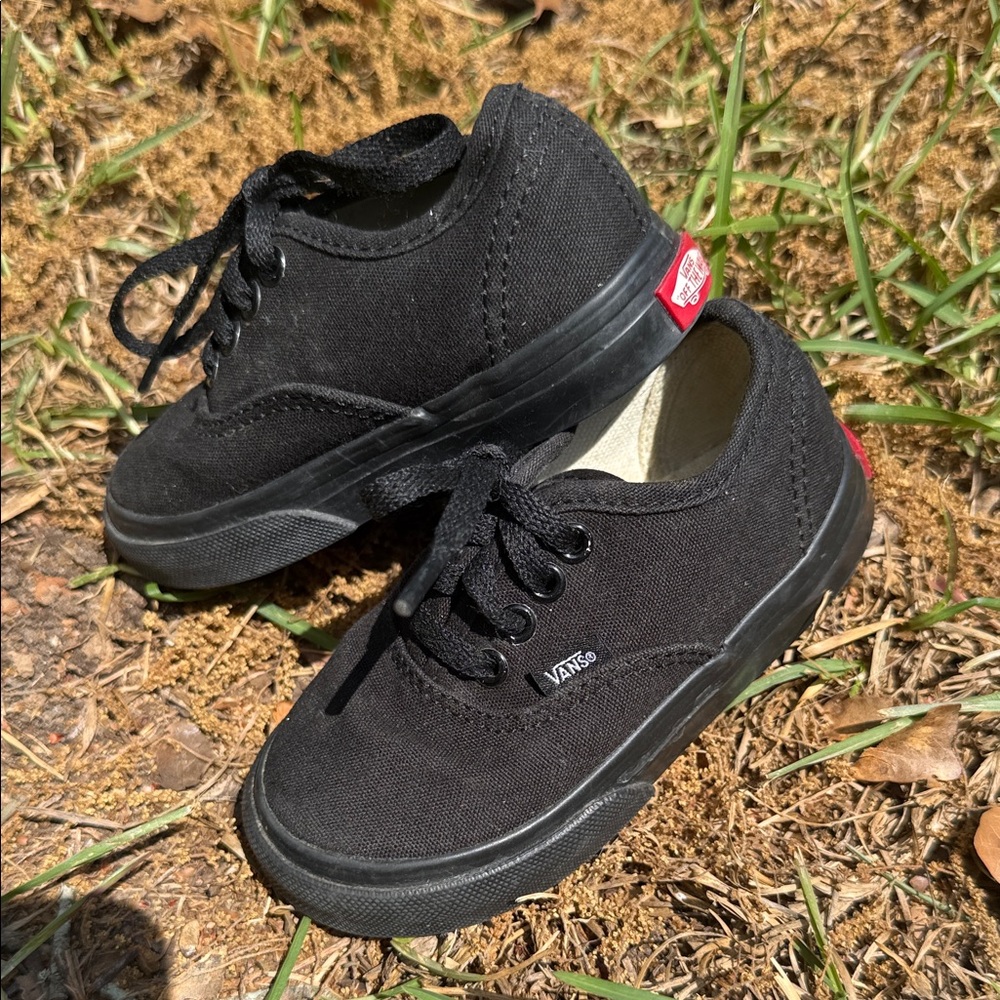 Vans Toddler Kids size 6 Classic Canvas Lace-Up Sneakers in Black